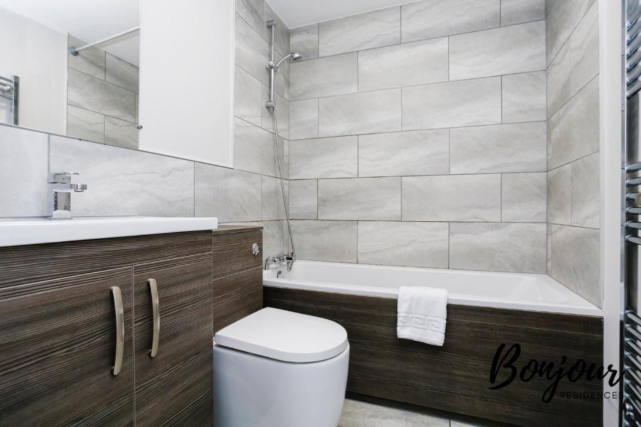 Bright New Town 2br-1ba, 1 Min To George St By Bonjour Residences