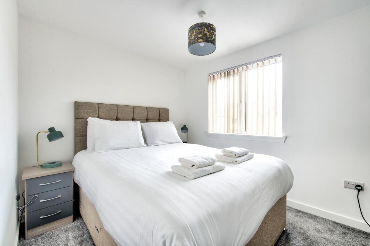 2-bedroom With Private Garden & Parking Ferienhaus