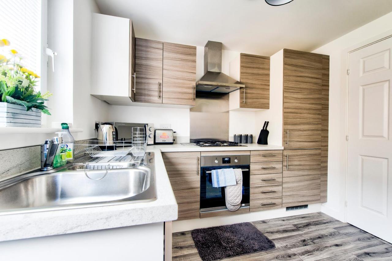 2-bedroom With Private Garden & Parking Ferienhaus