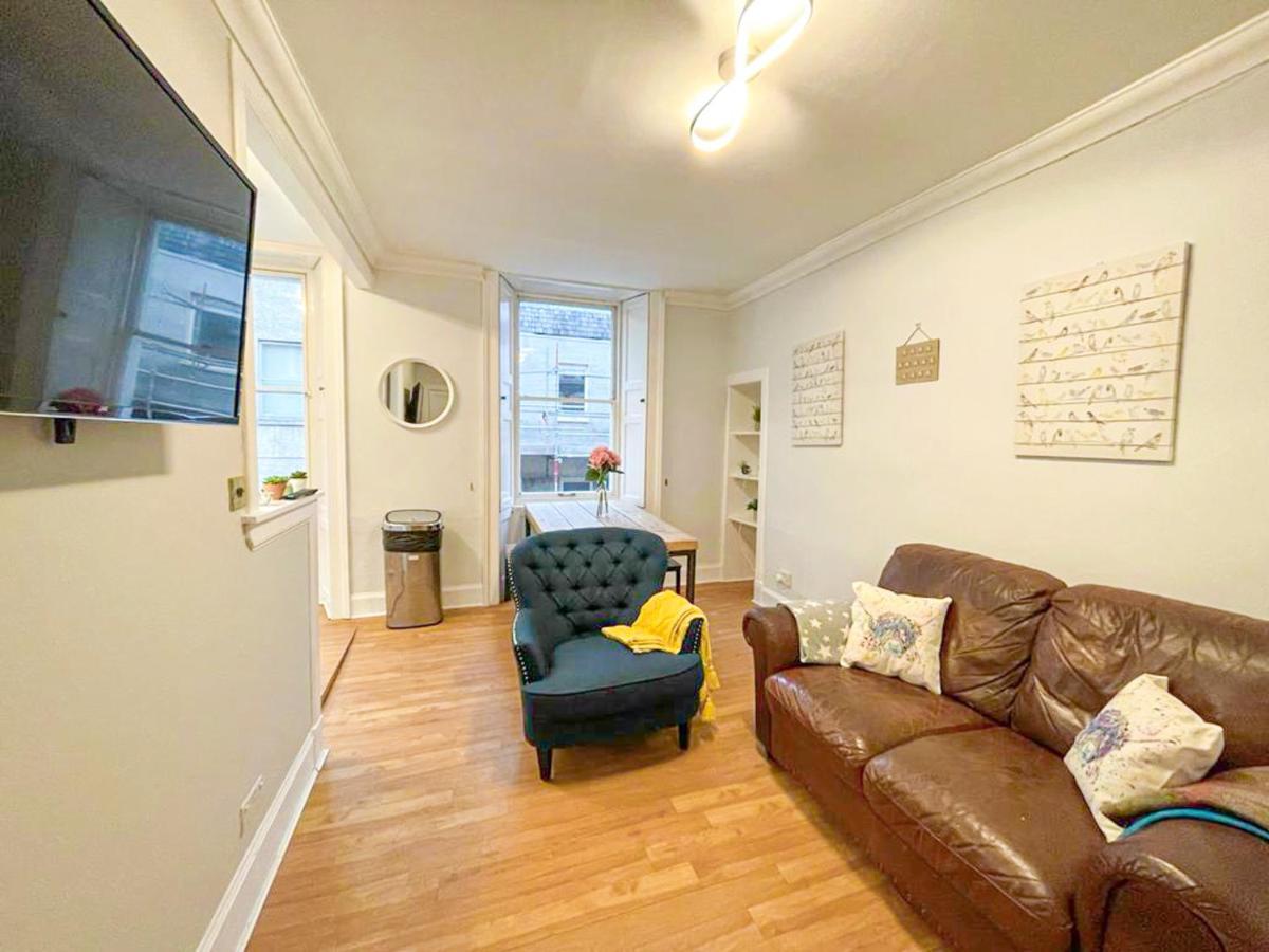 Rose Street's Hidden Treasure- 2bed Newly Refurbished Apartment