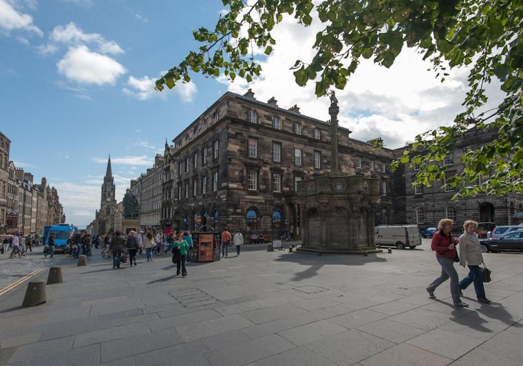 Parliament Sq 12 Royal Mile Apartment Edinburgh