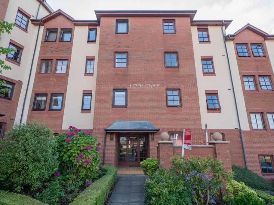 Luxury 2bed 2bath Flat In City Centre- Free Parking! * Edinburgh