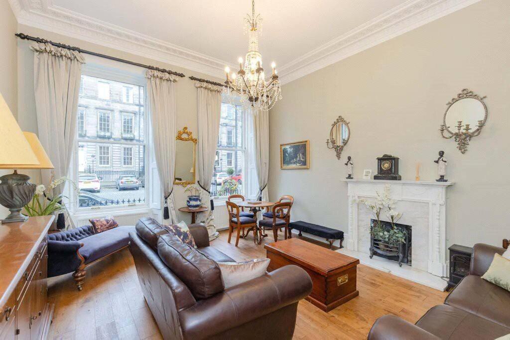 Maindoor Flat Nestled In Heart Of Stockbridge Apartment