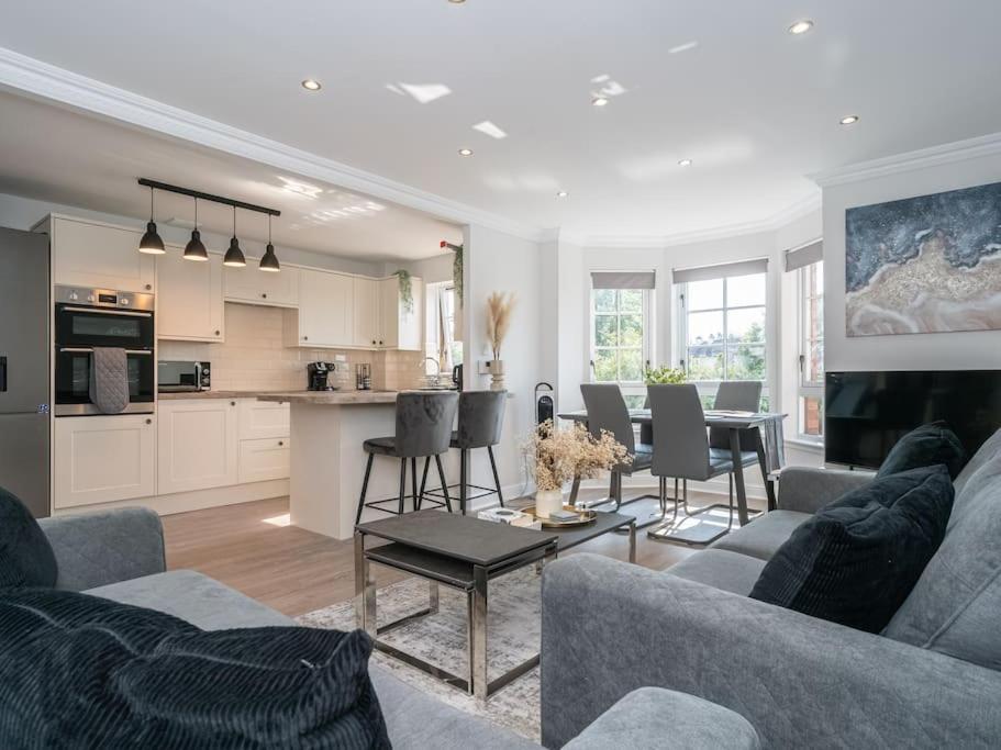 Apartment Luxury 2bed 2bath Flat In City Centre- Free Parking! *