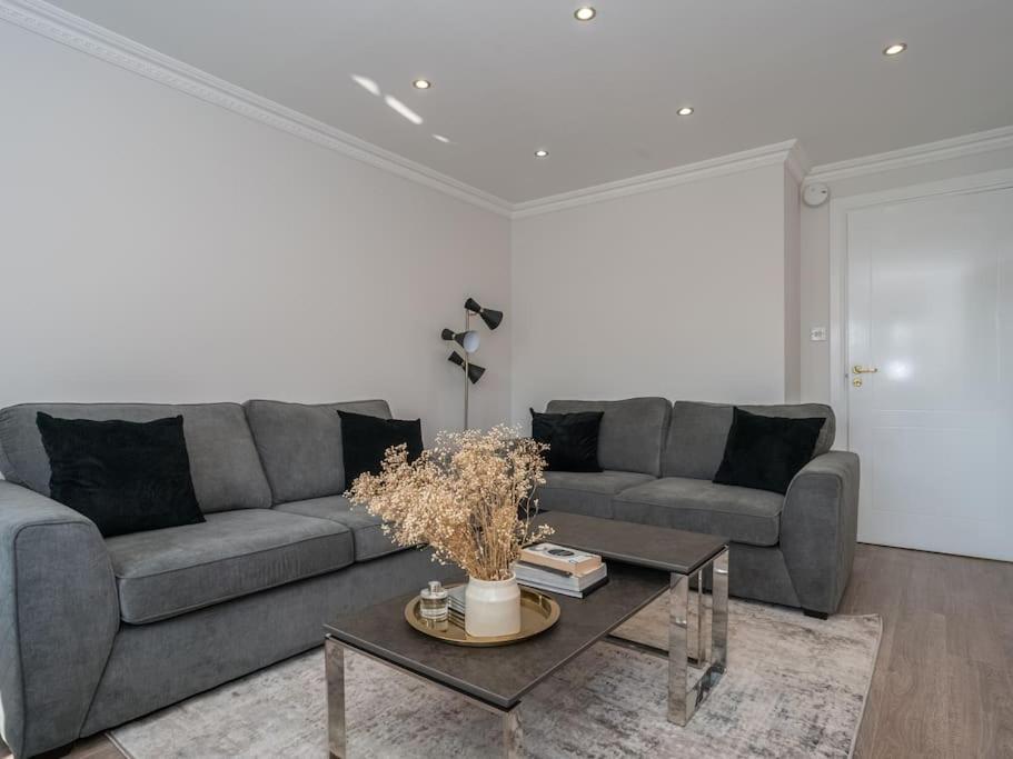 Luxury 2bed 2bath Flat In City Centre- Free Parking! Apartment *