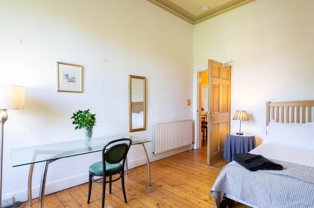 Apartment 5-bedroom Flat *