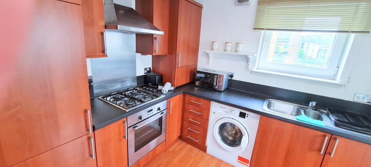 Apartment Modern Spacious 3 Bedroom Centre - Free Parking - Private Balcony