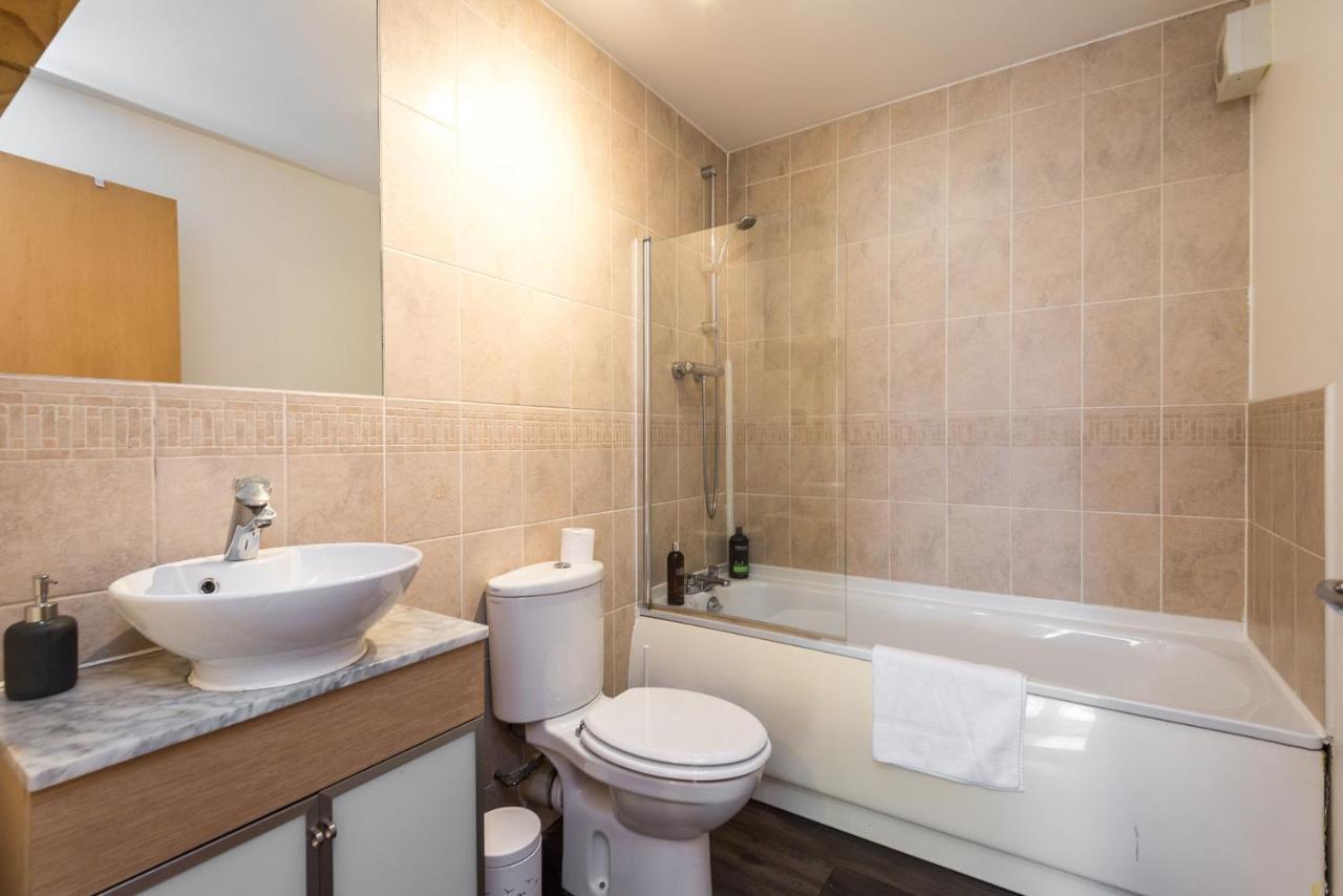 Apartment Modern Spacious 3 Bedroom Centre - Free Parking - Private Balcony Edinburgh