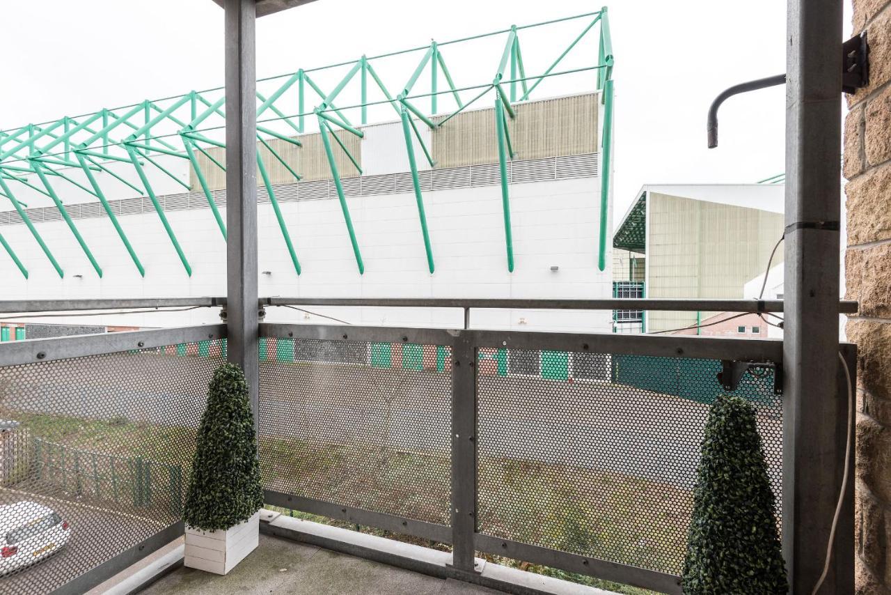 Apartment Modern Spacious 3 Bedroom Centre - Free Parking - Private Balcony EDI
