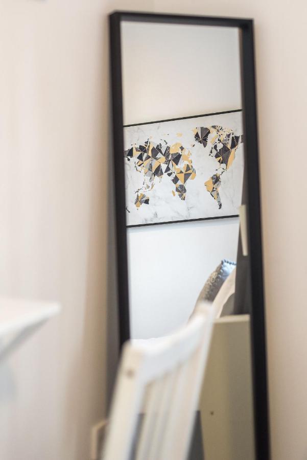 Apartment Modern Spacious 3 Bedroom Centre - Free Parking - Private Balcony *