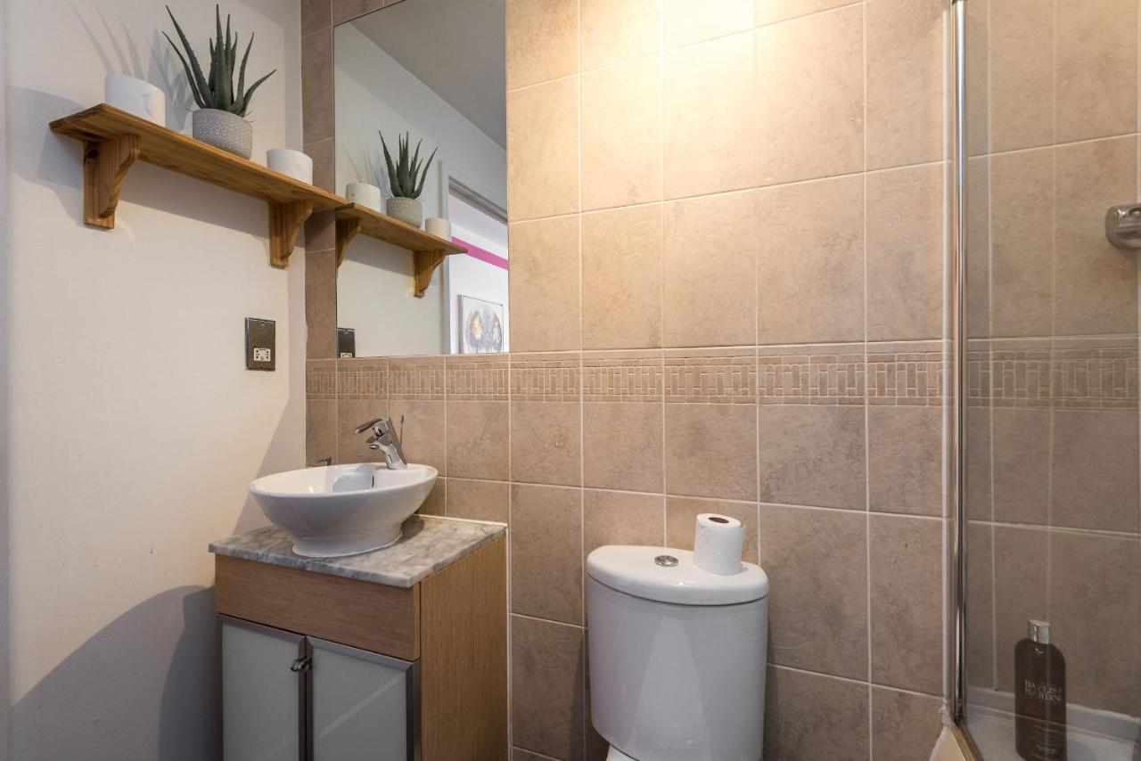 Apartment Modern Spacious 3 Bedroom Centre - Free Parking - Private Balcony Edinburgh