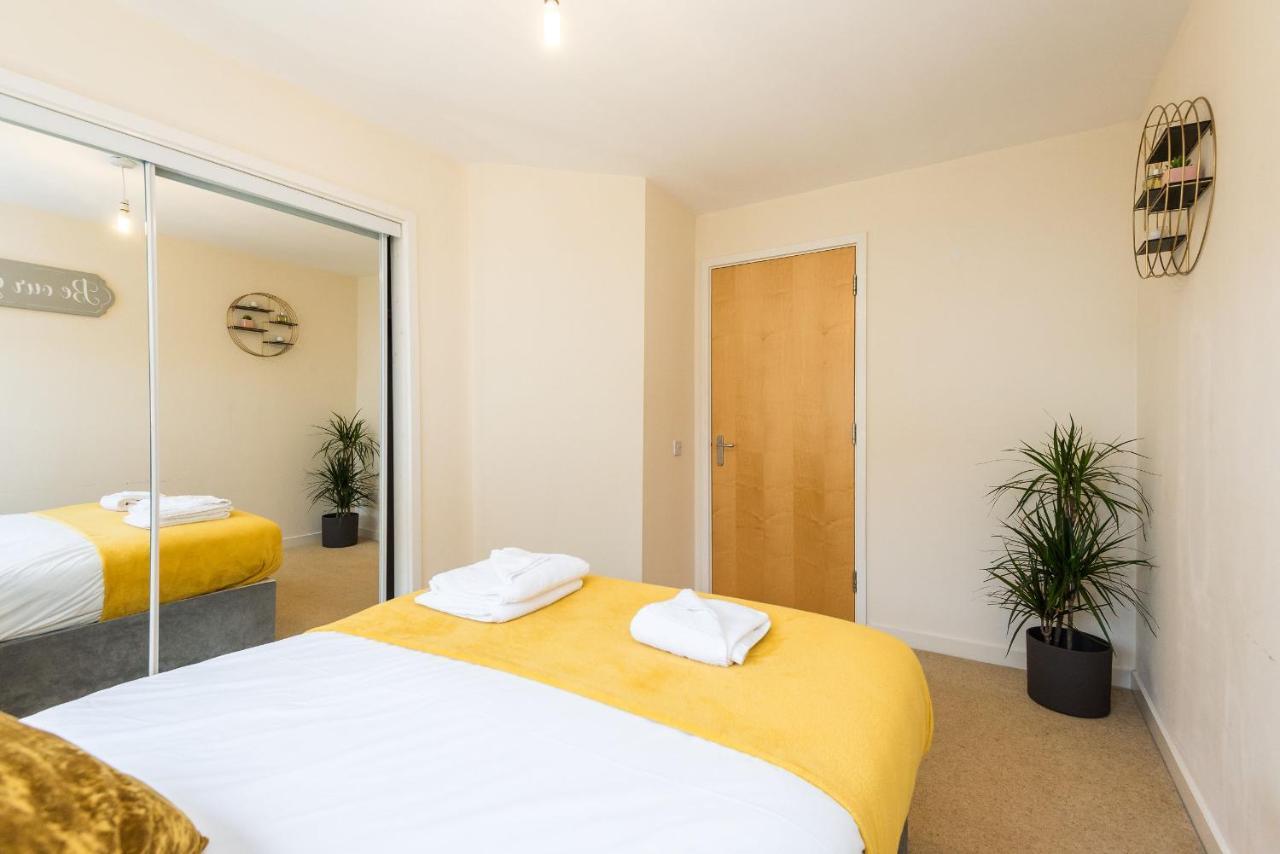 Elegant 2 Bedroom Centre - Free Parking - Private Balcony EDI