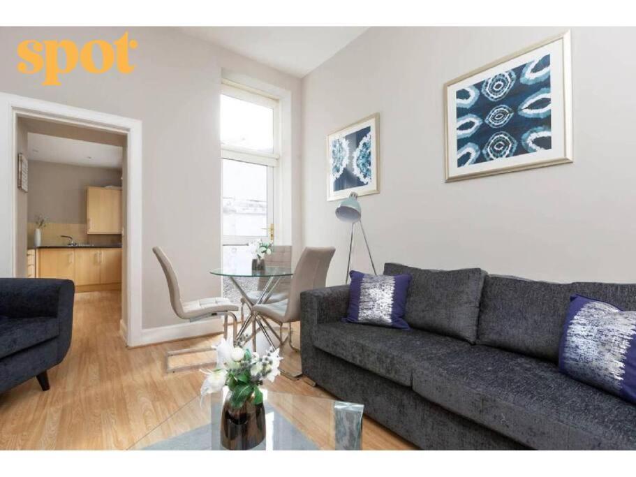 Spacious Ground Floor-2br-2ba Apartment *