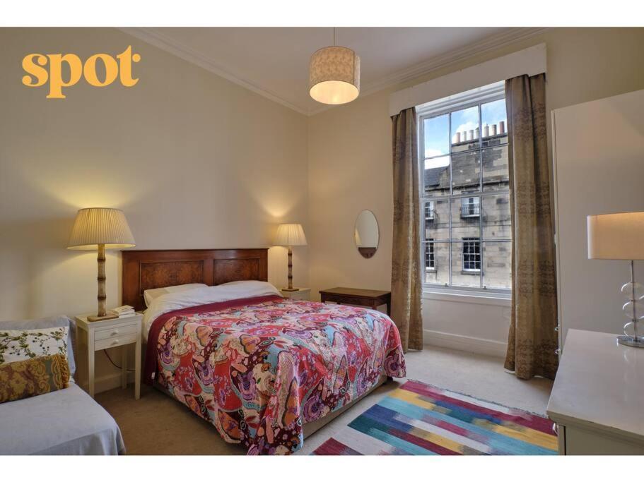 Apartment Spacious New Town 2br-1ba Flat