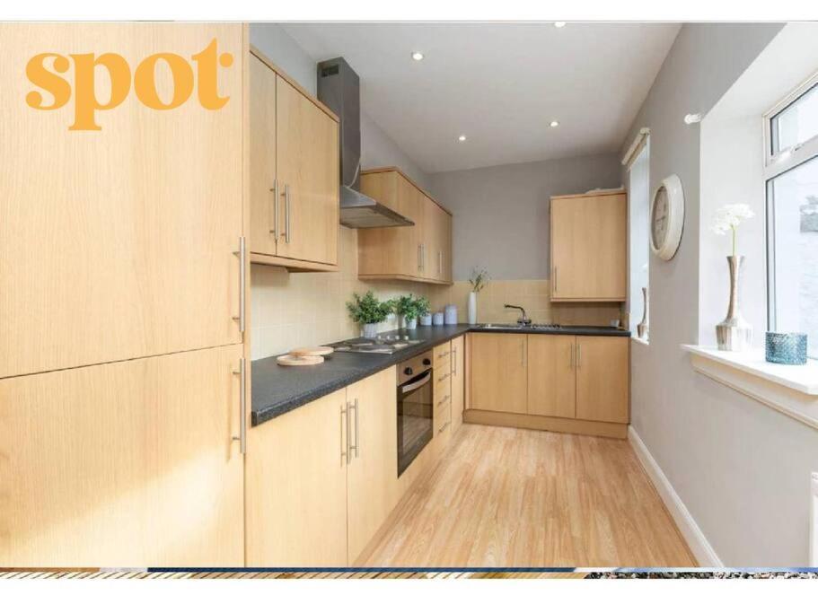 Spacious Ground Floor-2br-2ba Apartment *