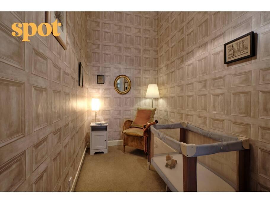 Spacious New Town 2br-1ba Flat Apartment