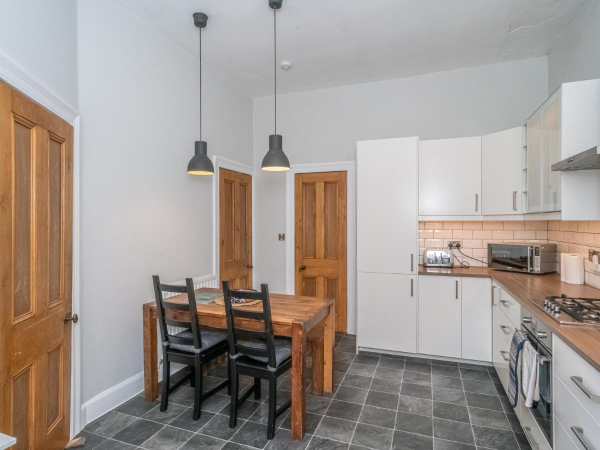 Newly Decorated Spacious 2bed Flat In Chic Area * Edinburgh