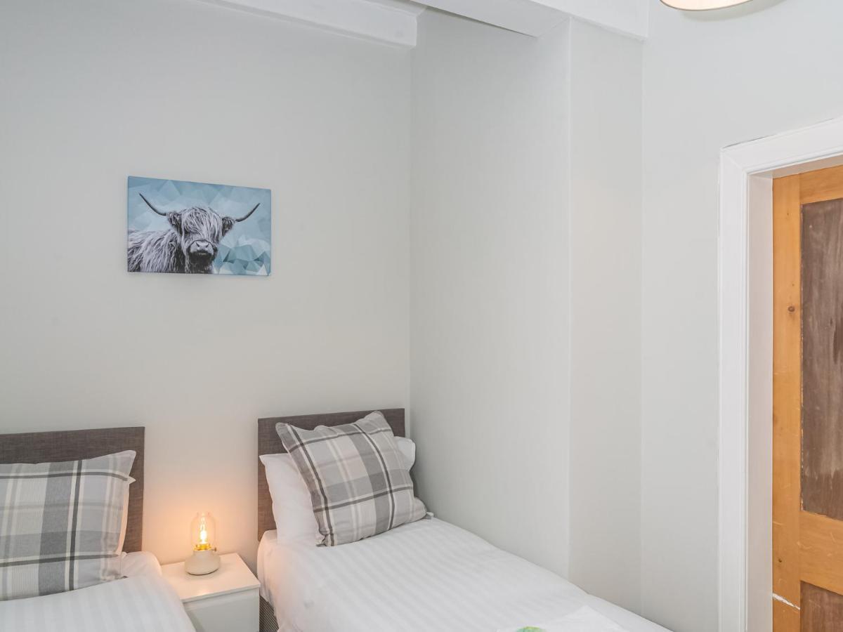 Newly Decorated Spacious 2bed Flat In Chic Area Edinburgh