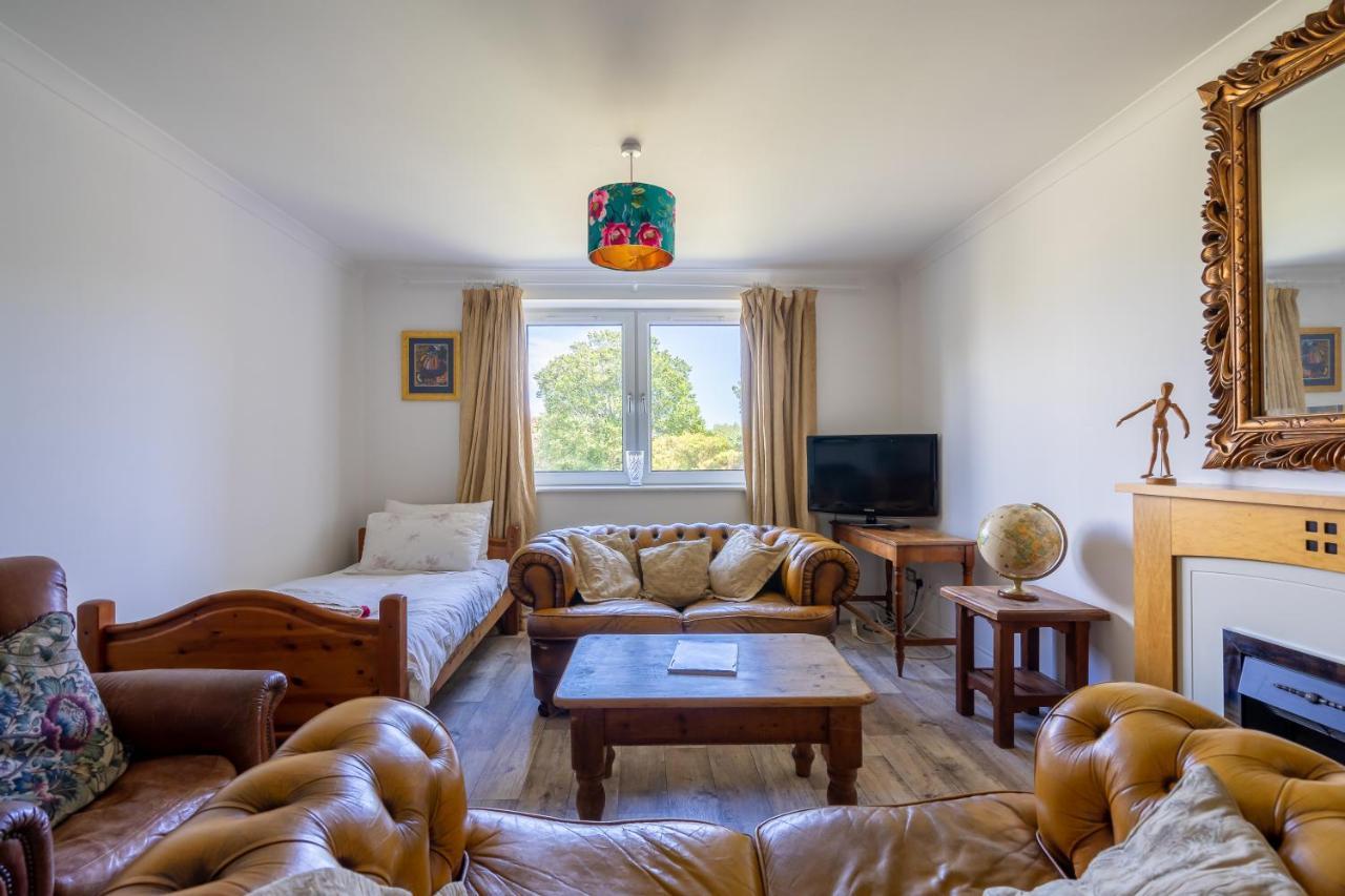 Pilrig Flat: A Lovely 5-bed With A Lift Apartment Edinburgh