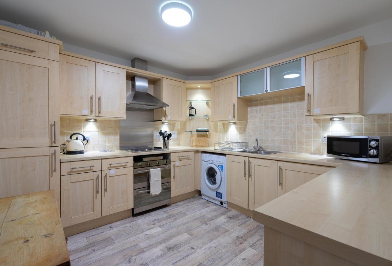 Pilrig Flat: A Lovely 5-bed With A Lift Edinburgh