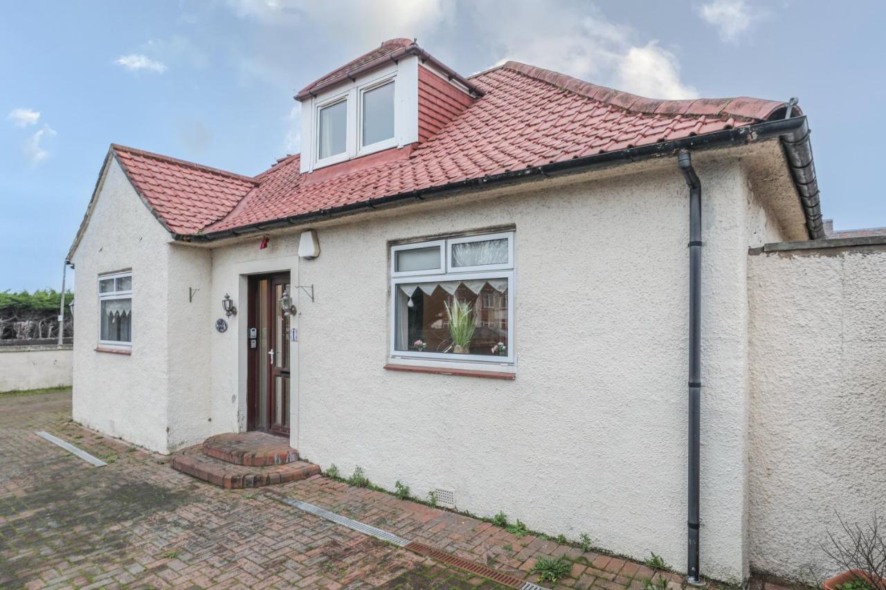 Beautiful 4 Bedroom - Free Parking EDI