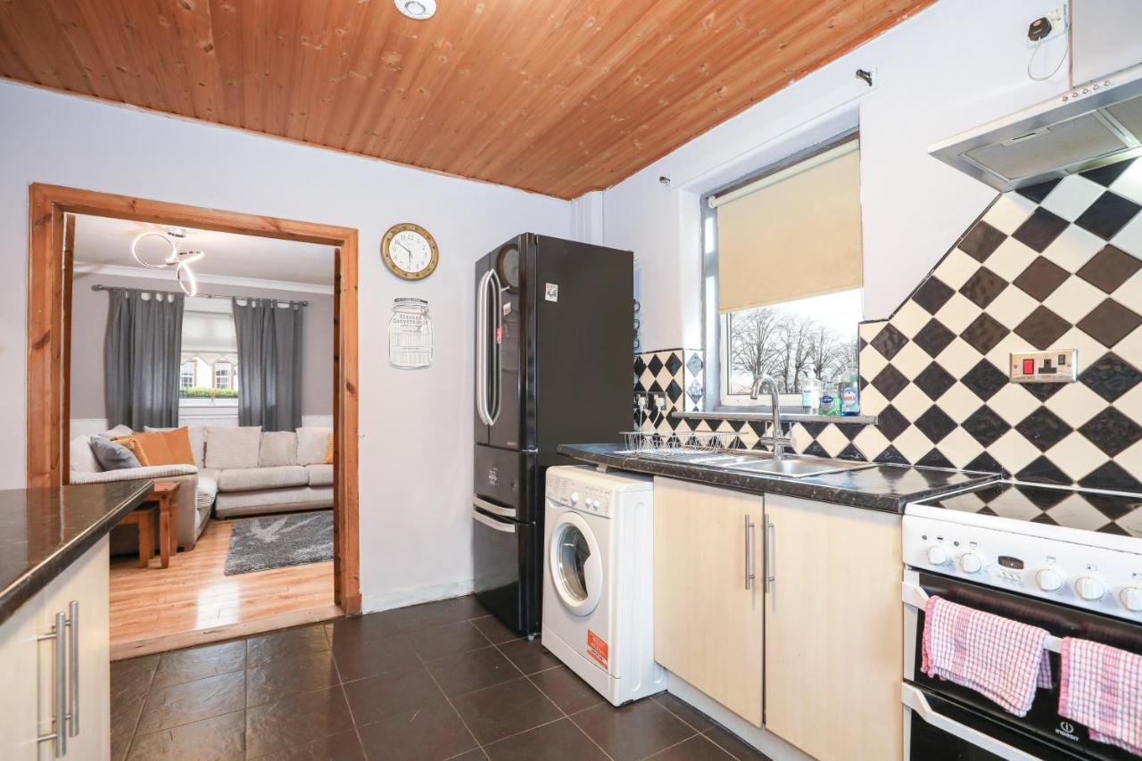 Ferienhaus Beautiful 4 Bedroom - Free Parking EDI