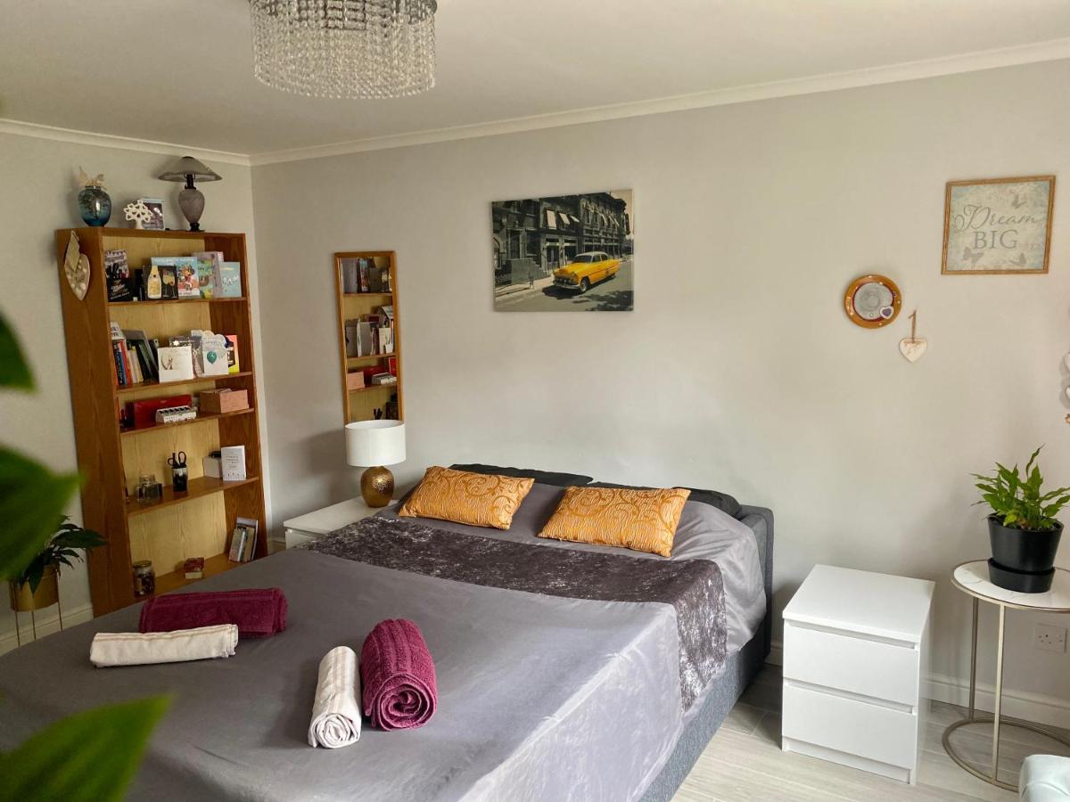 Stylish 2-bed In Centre Apartment