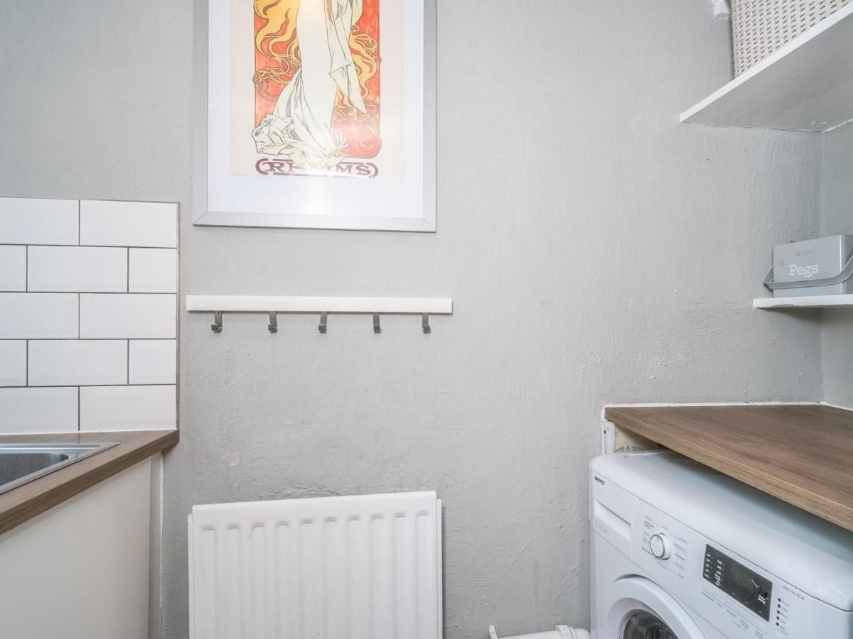 Newly Decorated Spacious 2bed Flat In Chic Area * Edinburgh