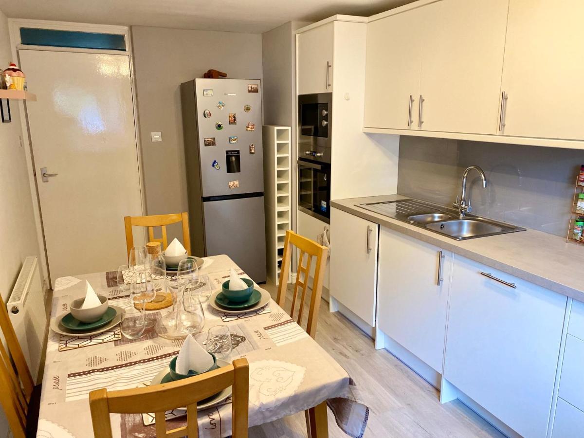 Stylish 2-bed In Centre Apartment Edinburgh