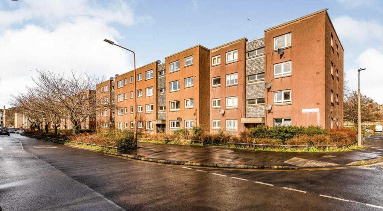 Stylish 2-bed In Centre Apartment *