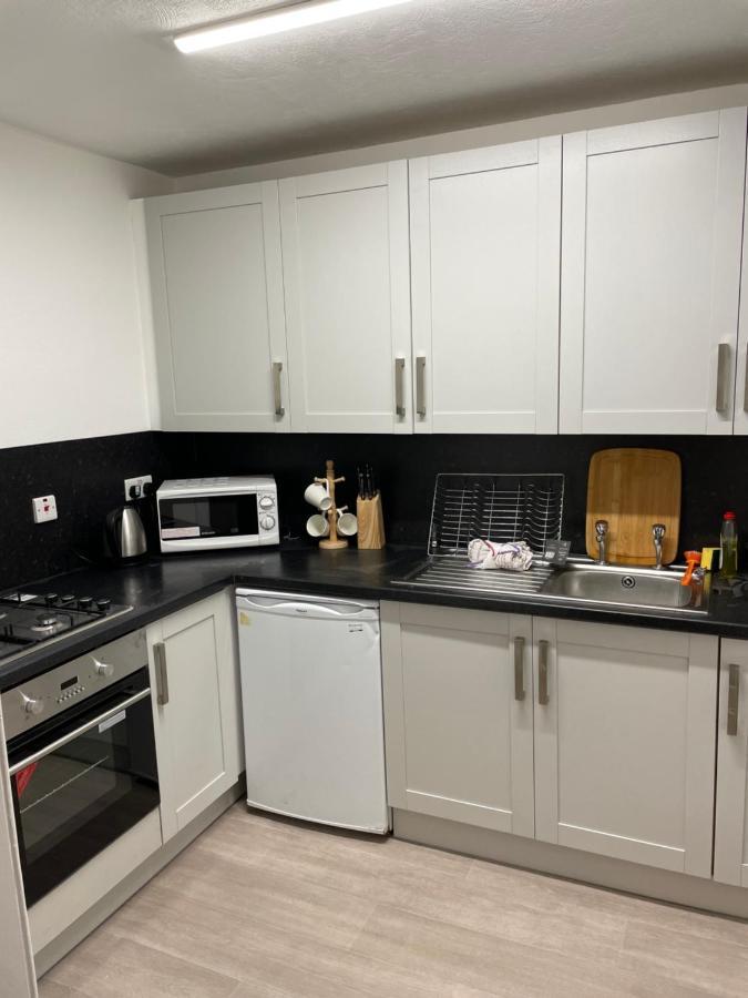 Central, Main Door Apartment, Spacious 2 Bedrooms- No Stairs