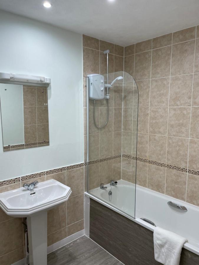 Apartment Central, Main Door Apartment, Spacious 2 Bedrooms- No Stairs EDI