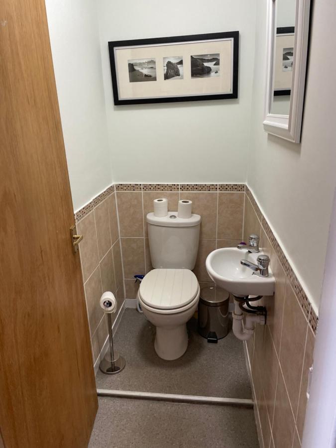 Central, Main Door Apartment, Spacious 2 Bedrooms- No Stairs