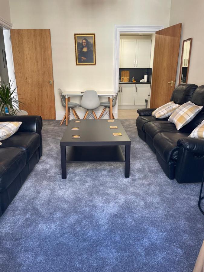 Apartment Central, Main Door Apartment, Spacious 2 Bedrooms- No Stairs EDI