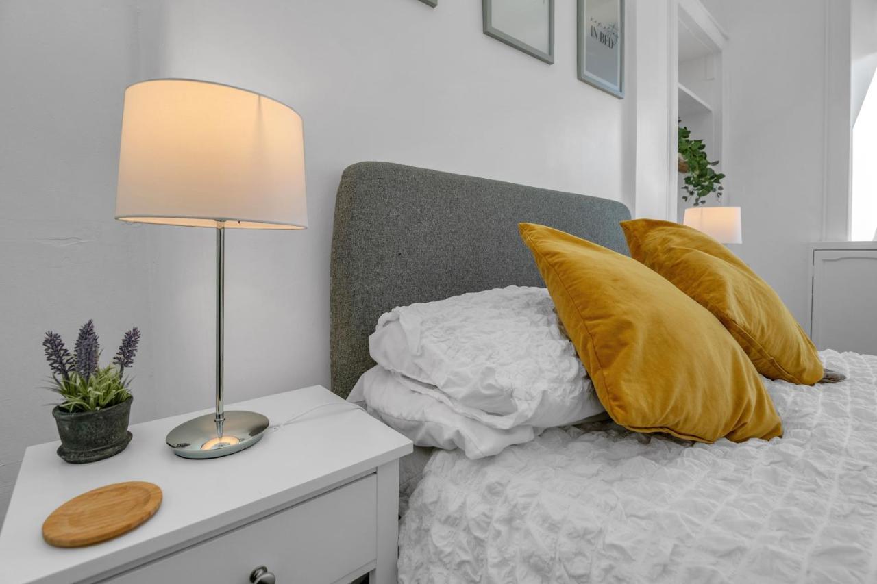 Spacious & Modern 1 Bedroom Flat - Near Centre & Arthur Seat Apartment *