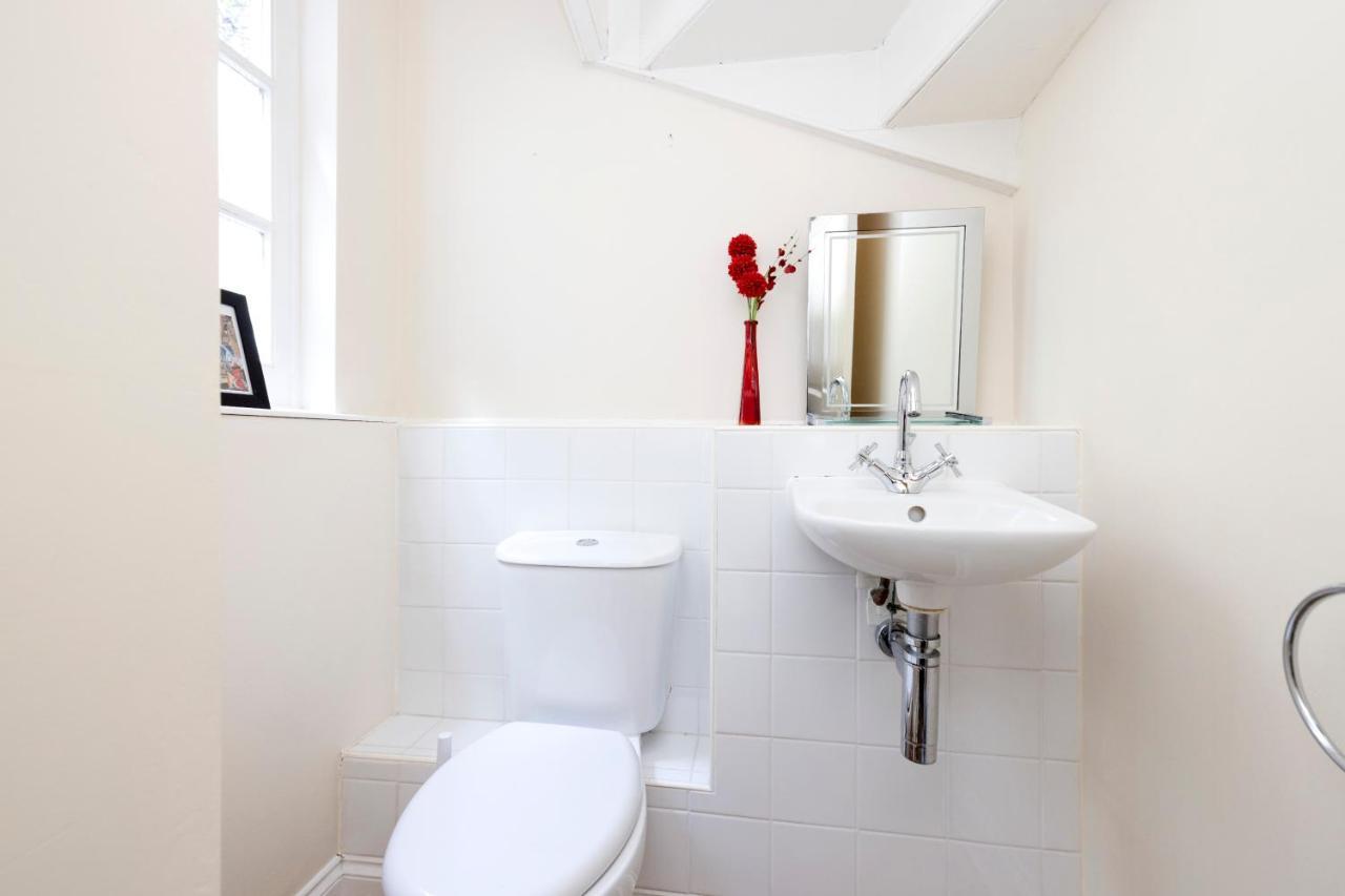 Joivy Cute House With Courtyard * Edinburgh