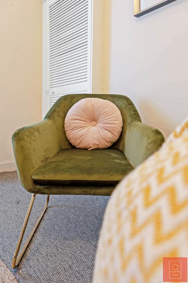 Cheerful Stays: Spacious Flat In Vibrant Leith Apartment