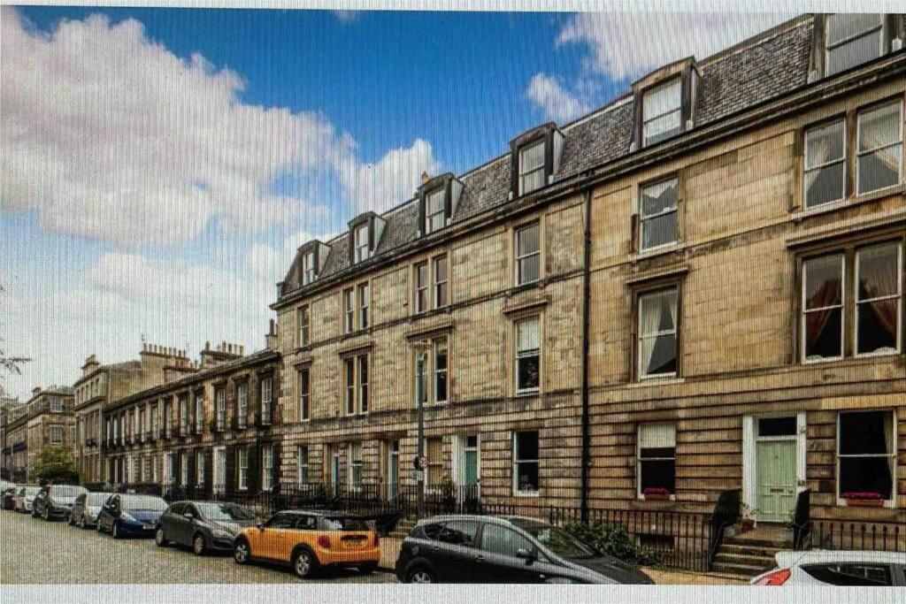 Charming Flat In Quiet Street In Stockbridge * Edinburgh