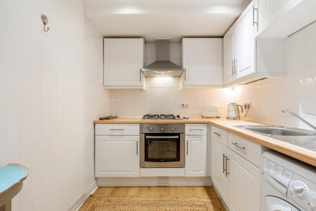 Charming Flat In Quiet Street In Stockbridge Edinburgh