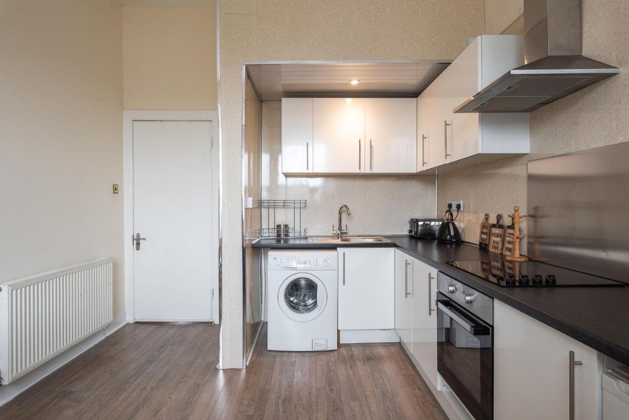 Contemporary 3 Bed City Centre - Ensuite Apartment *