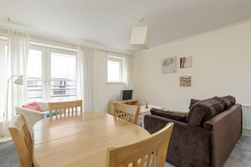 Apartment Hollyrood Modern In Centre Edinburgh