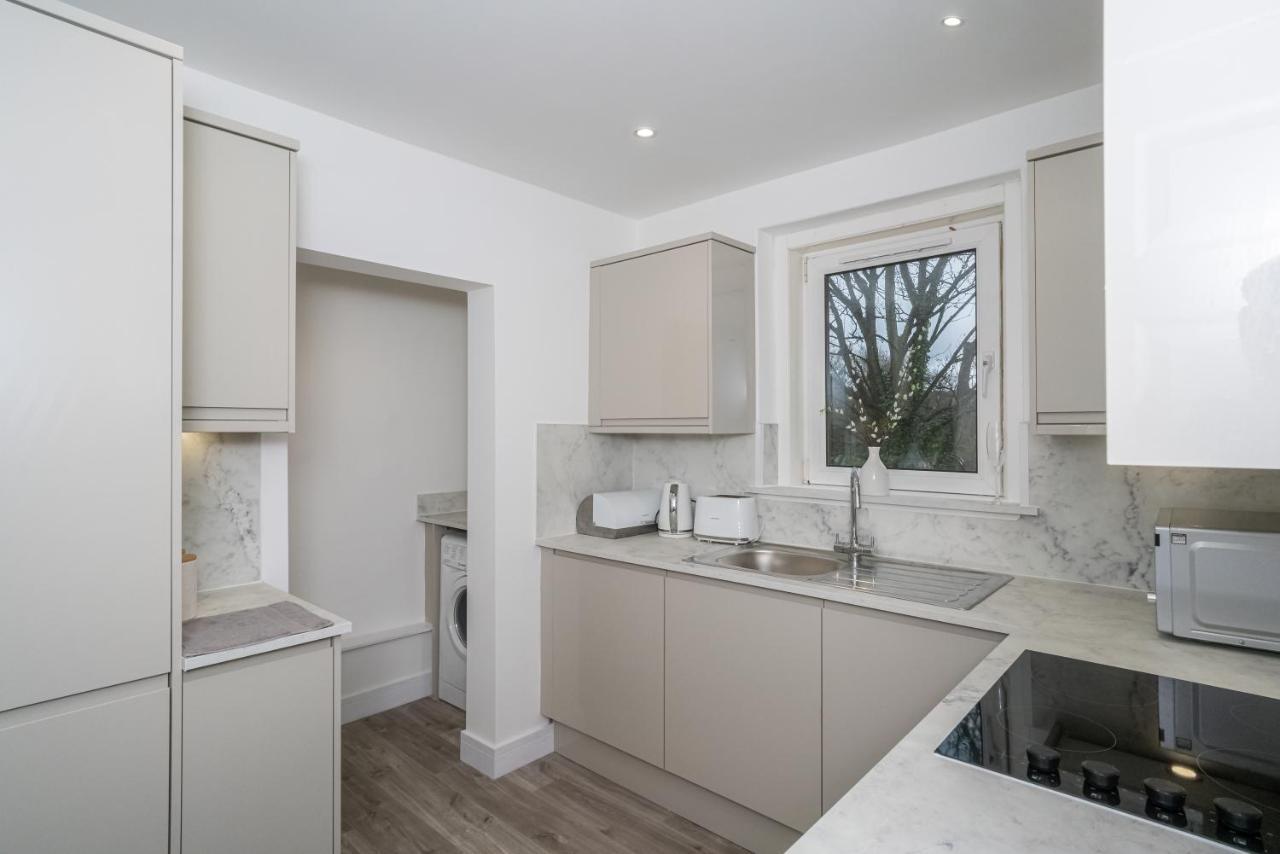 Pass The Keys Cosy And Spacious 2 Beds Flat With - Free Parking * EDI