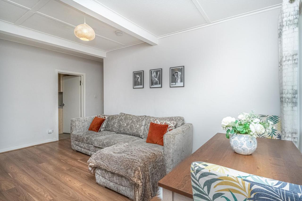 Pass The Keys Cosy And Spacious 2 Beds Flat With - Free Parking EDI
