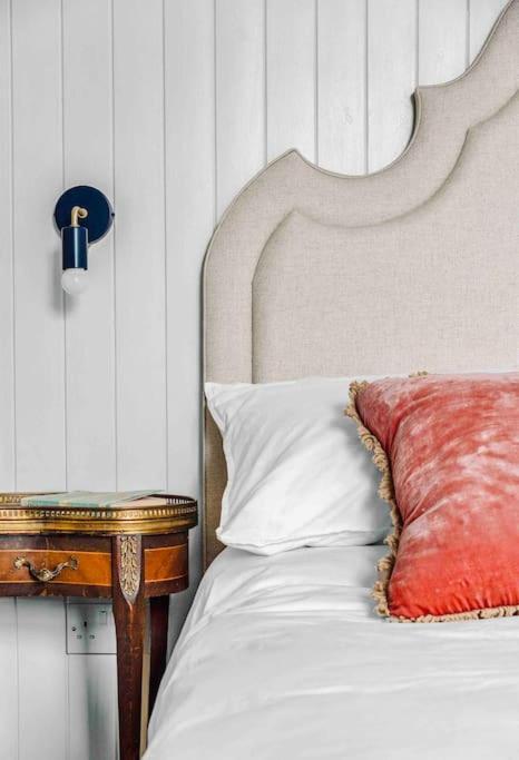 Stylish Georgian Garden + Secure Parking Apartment Edinburgh