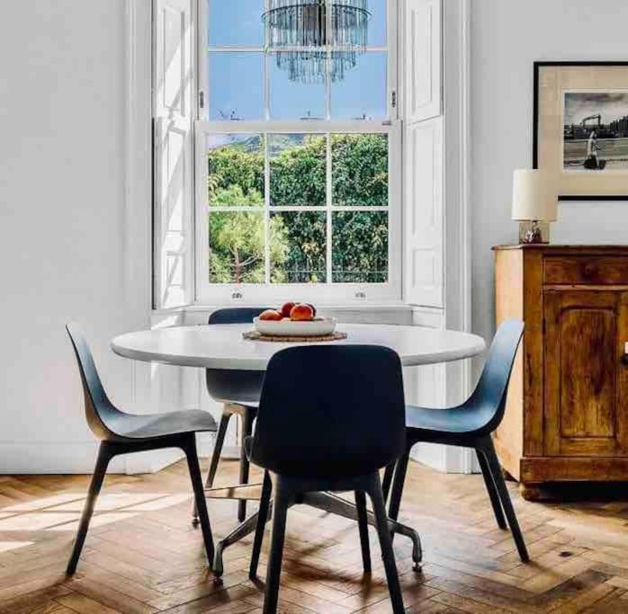 Apartment Stylish Georgian Garden + Secure Parking Edinburgh