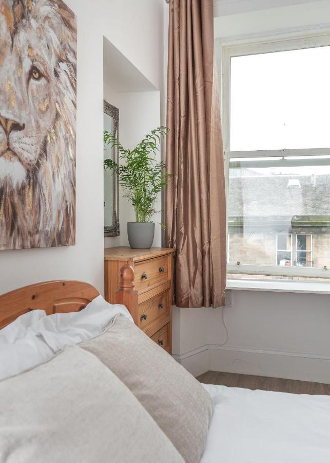 Contemporary 3 Bed City Centre - Ensuite Apartment