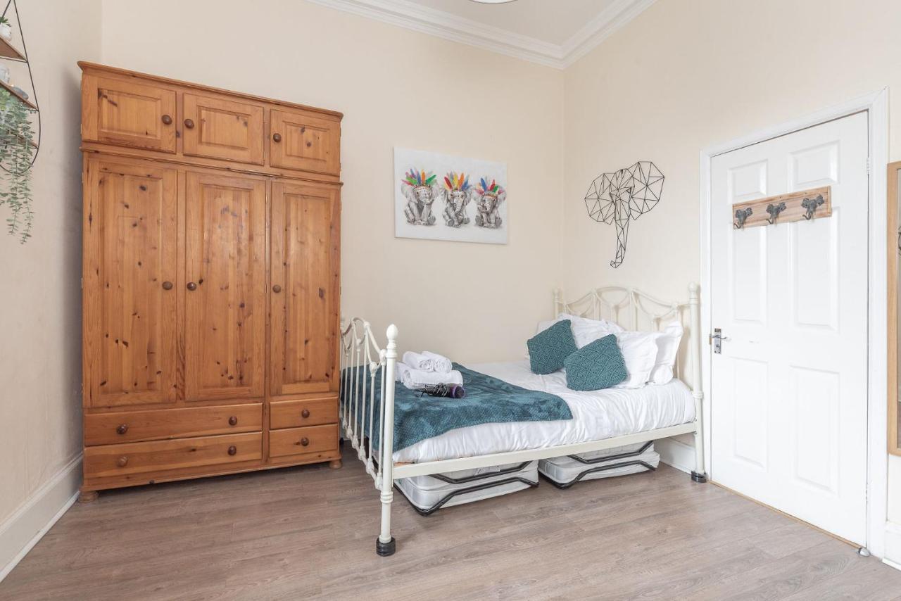 Contemporary 3 Bed City Centre - Ensuite Edinburgh