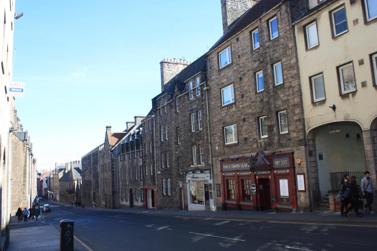 Royal Mile Famous Canongate Flat * Edinburgh