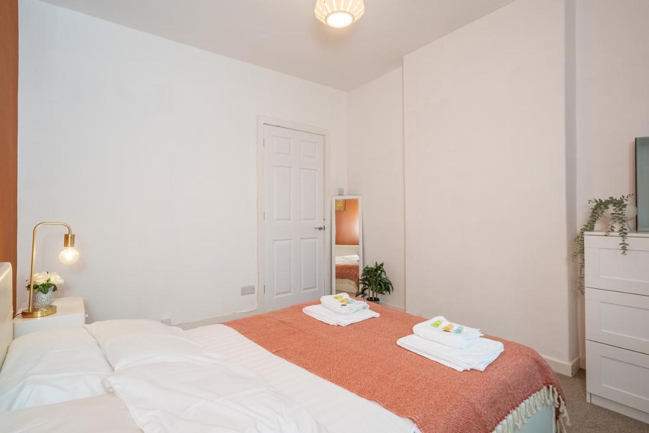 Pass The Keys Cosy And Spacious 2 Beds Flat With - Free Parking * EDI