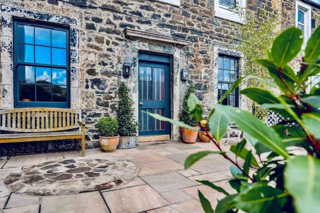 Stylish Georgian Garden + Secure Parking Apartment *